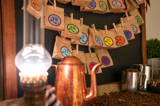 Adventskalender 2025 – 24 unike kaffibønner frå heile verda!